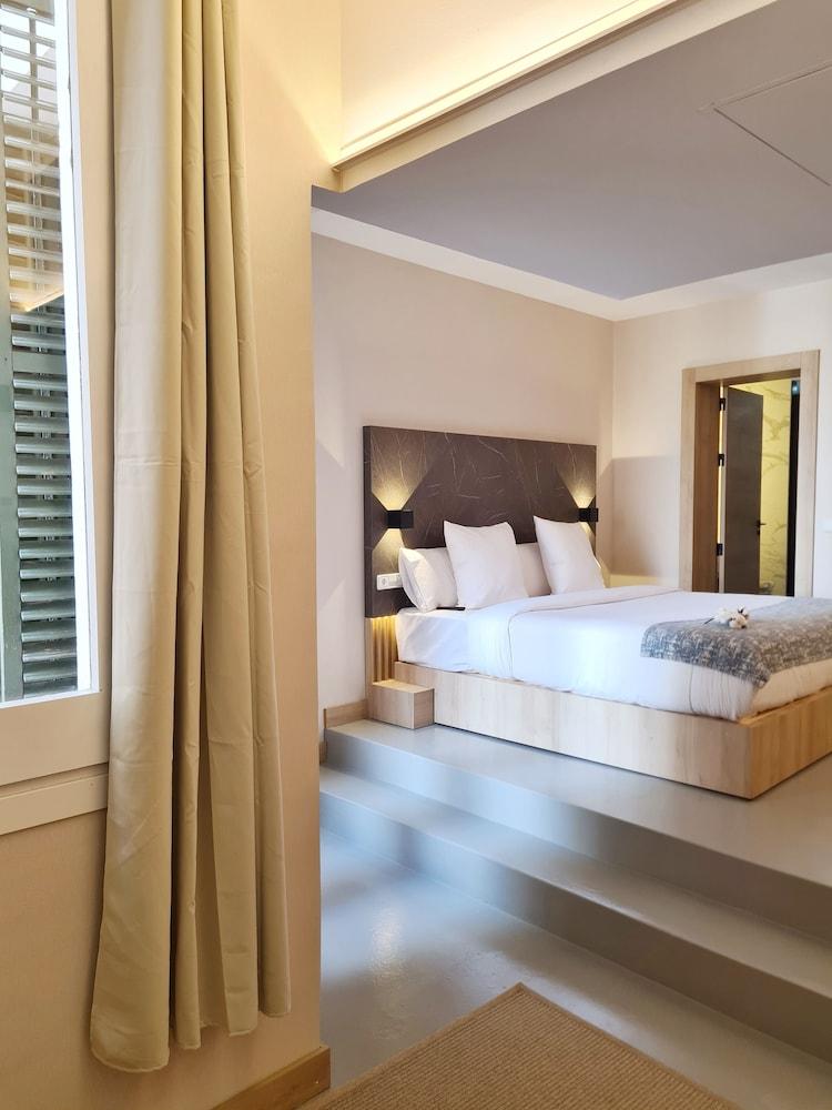 Hostal Raval Rooms