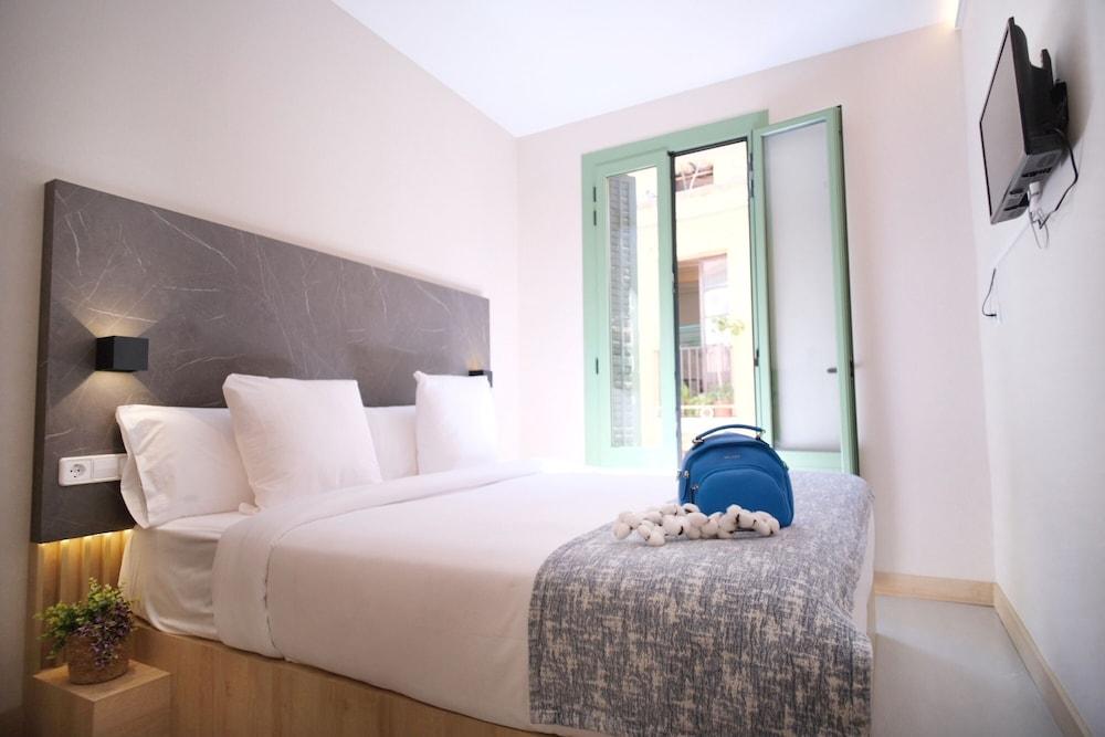 Hostal Raval Rooms
