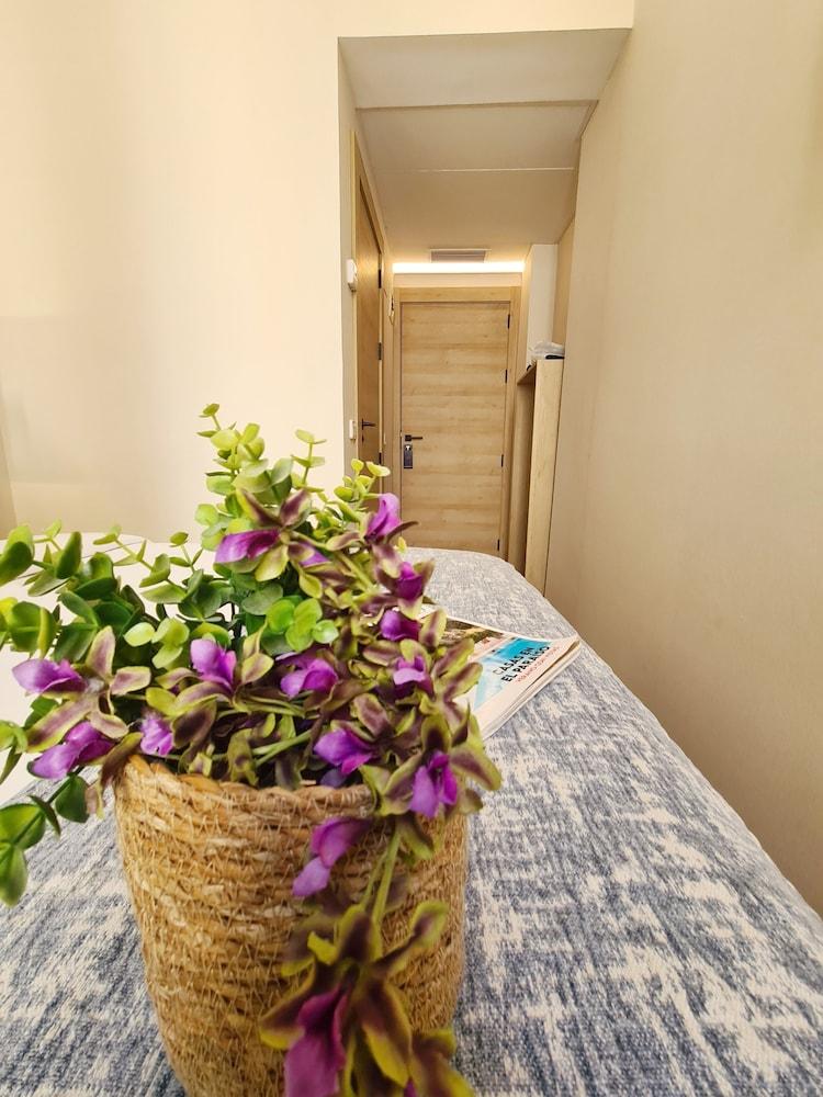 Hostal Raval Rooms