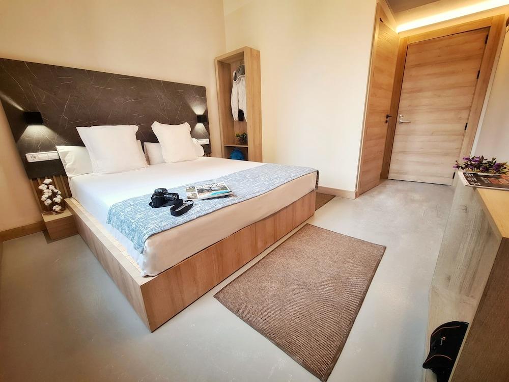 Hostal Raval Rooms