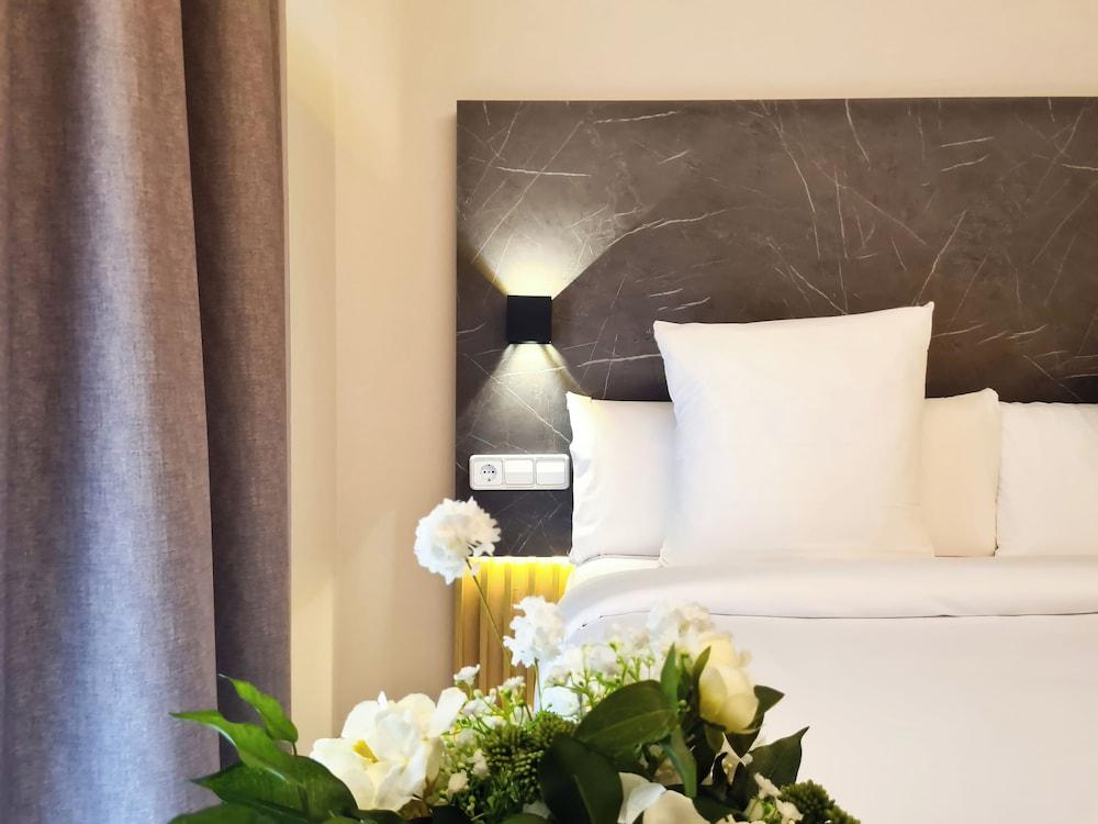 Hostal Raval Rooms