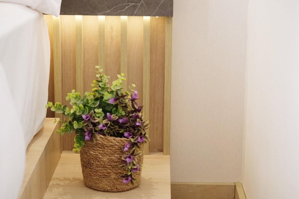 Hostal Raval Rooms