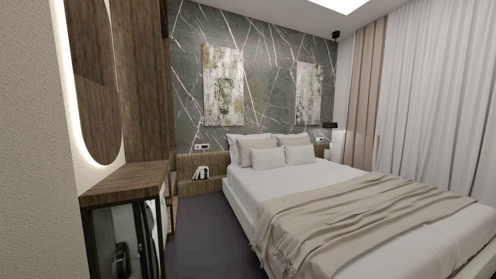 Hostal Raval Rooms
