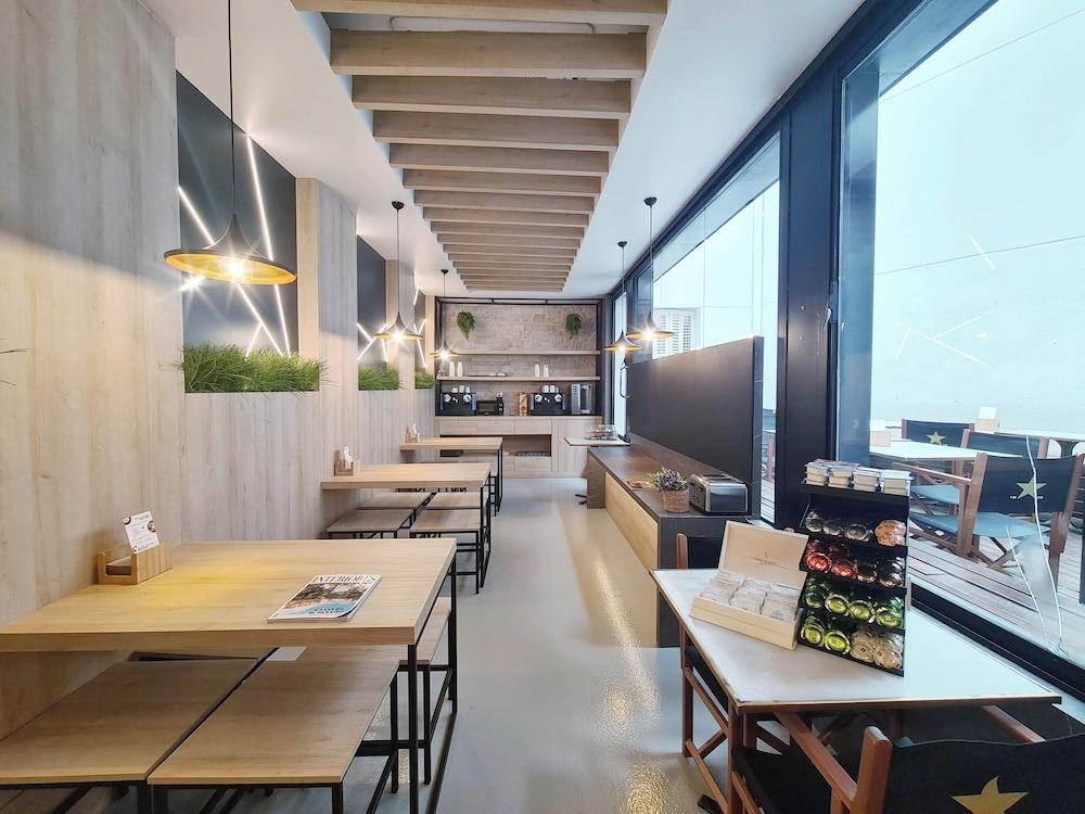 Hostal Raval Rooms