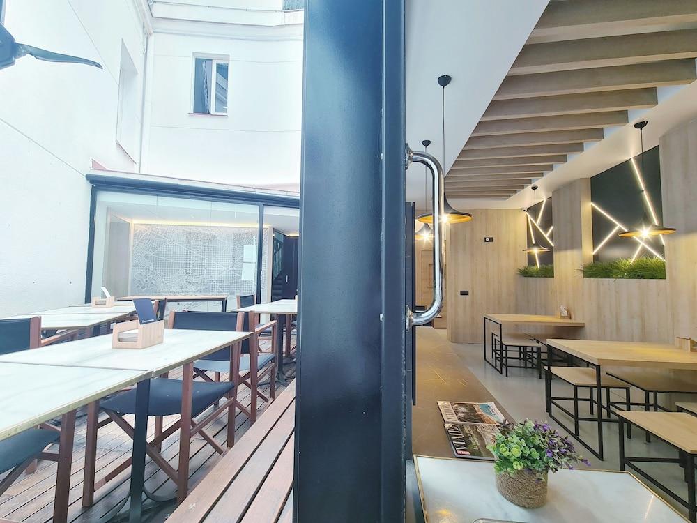 Hostal Raval Rooms
