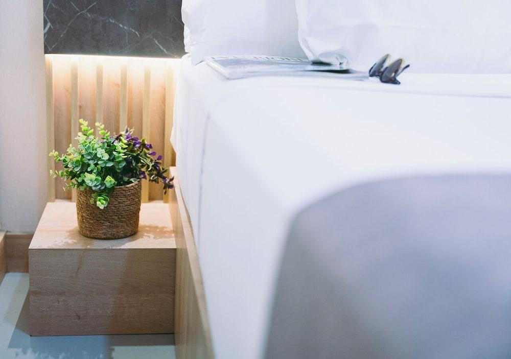 Hostal Raval Rooms
