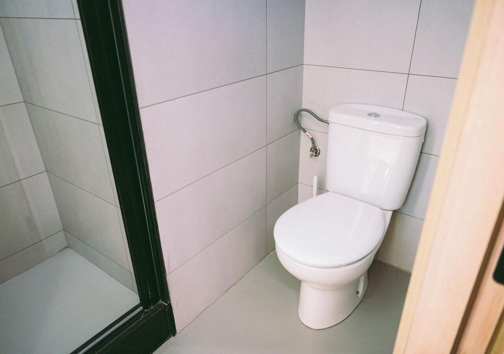 Hostal Raval Rooms