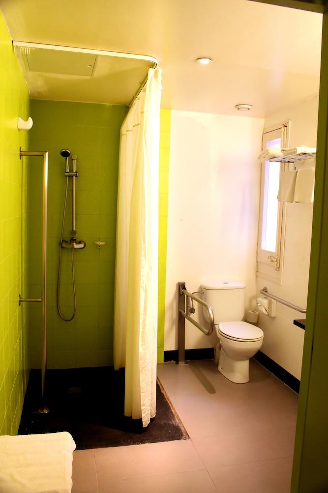 Hostal Raval Rooms