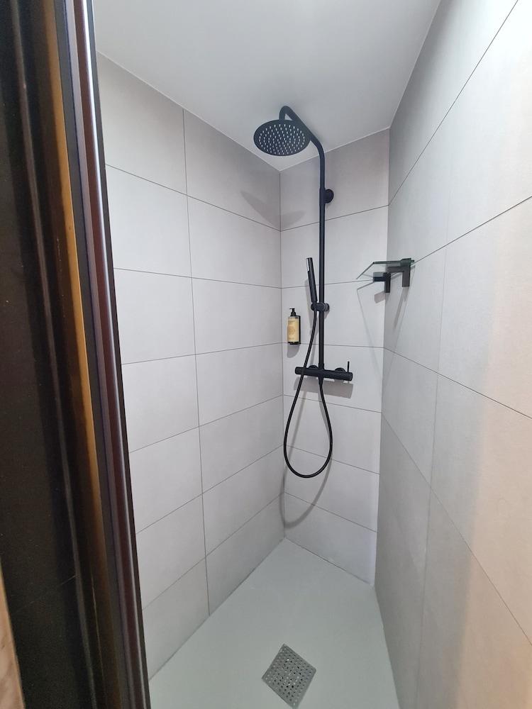 Hostal Raval Rooms