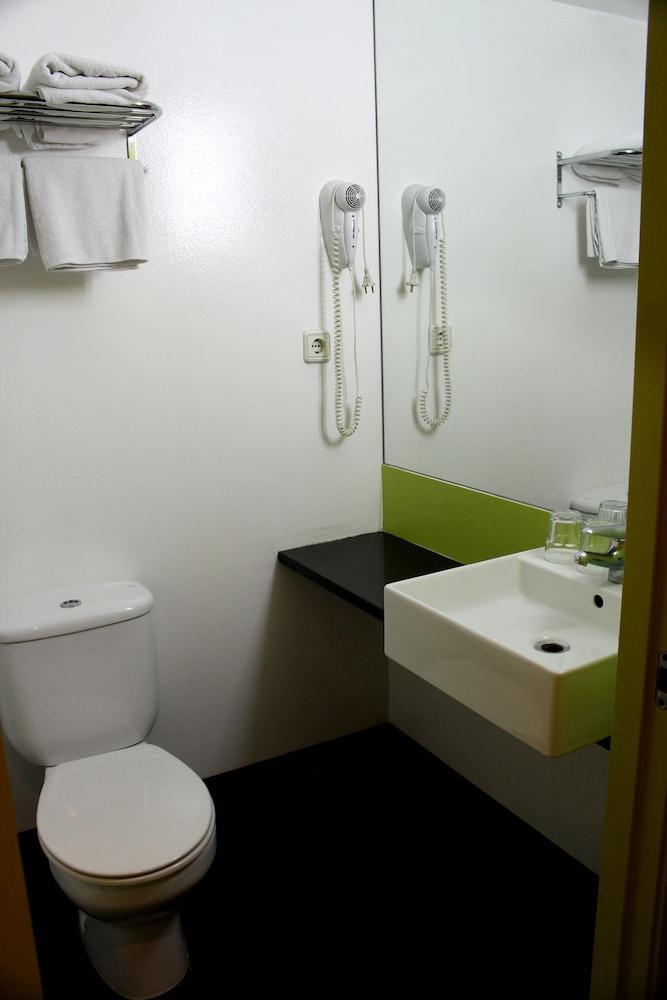 Hostal Raval Rooms
