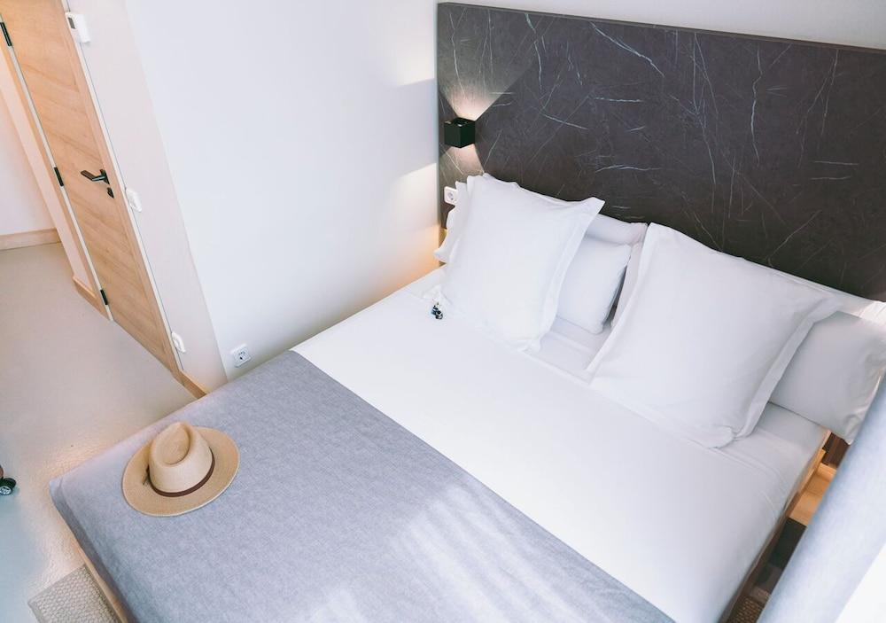 Hostal Raval Rooms