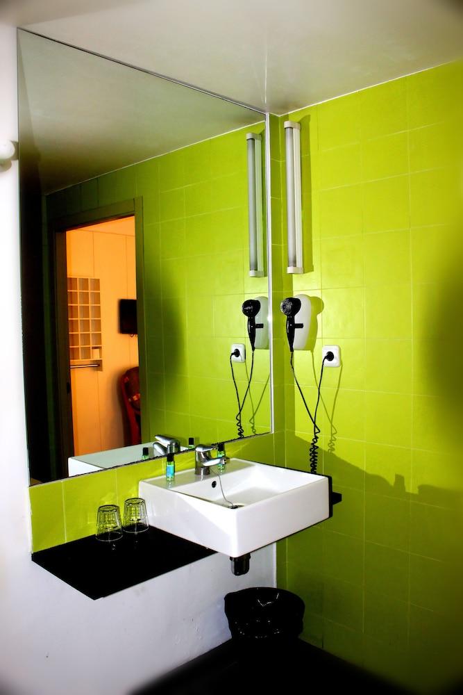 Hostal Raval Rooms