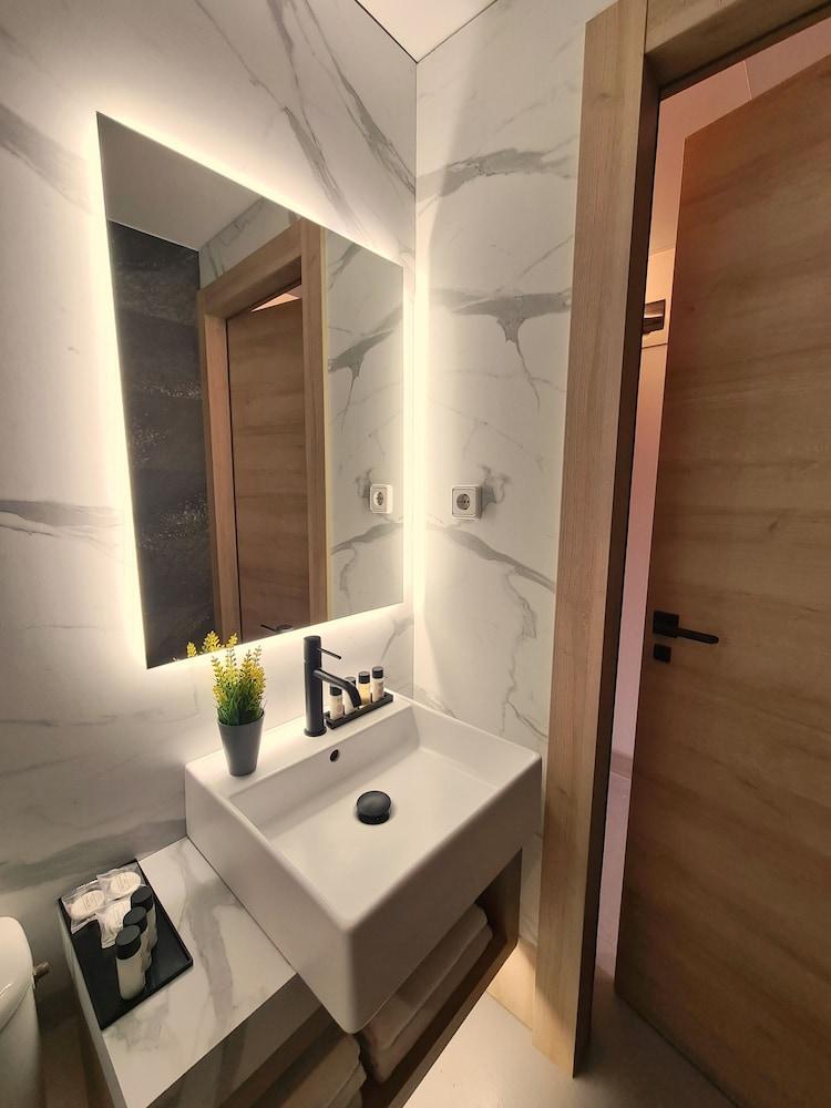 Hostal Raval Rooms