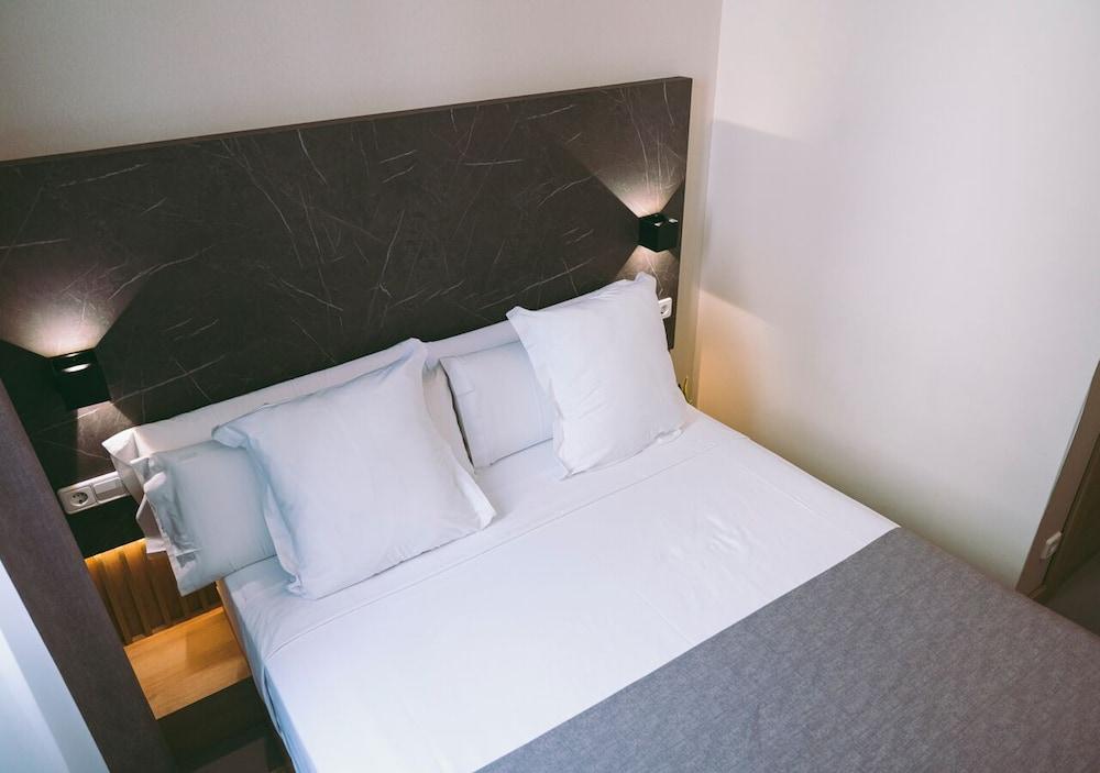 Hostal Raval Rooms