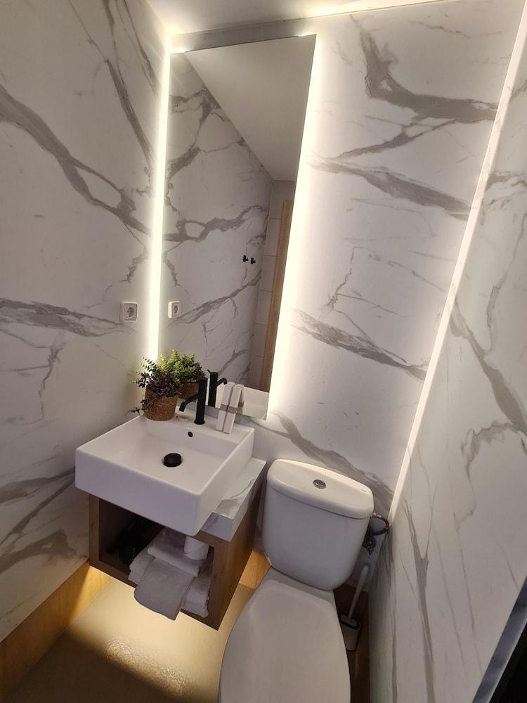 Hostal Raval Rooms