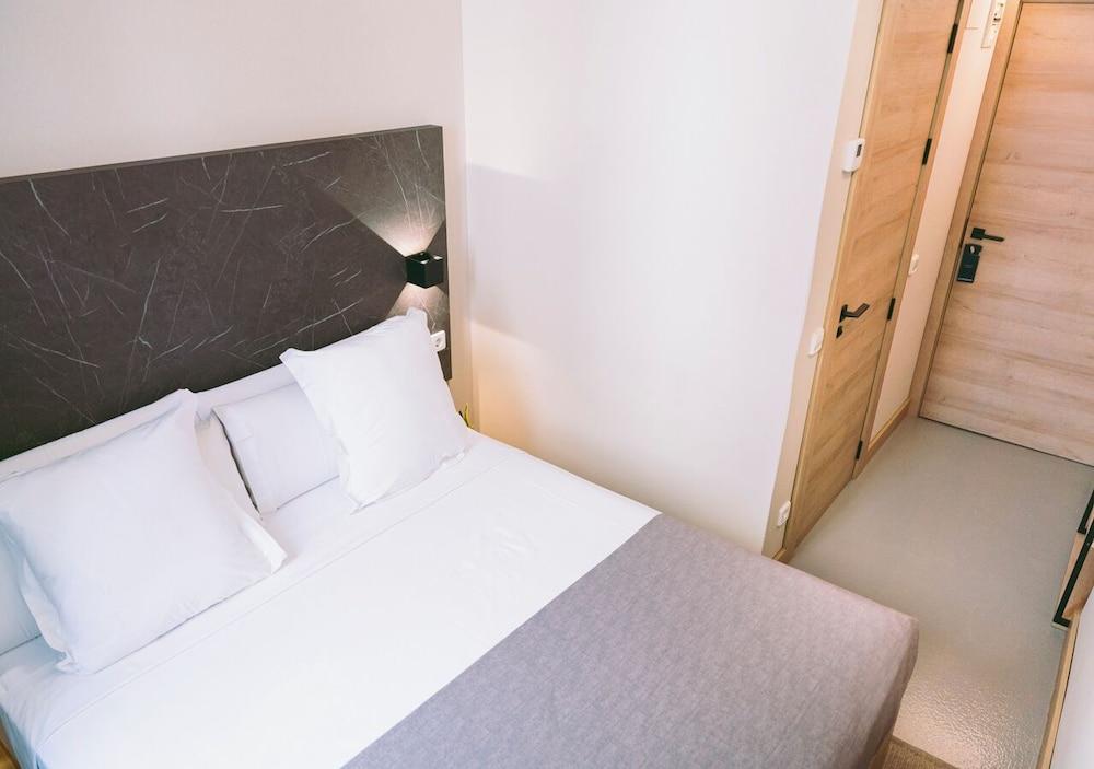 Hostal Raval Rooms