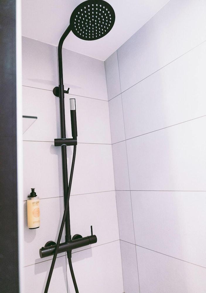 Hostal Raval Rooms