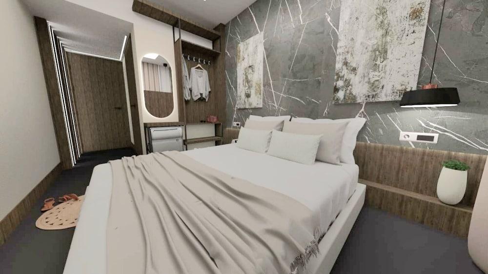 Hostal Raval Rooms