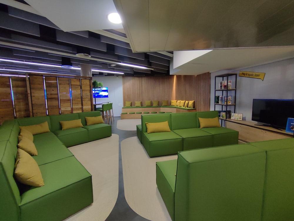 Twentytú Hightech Hostel