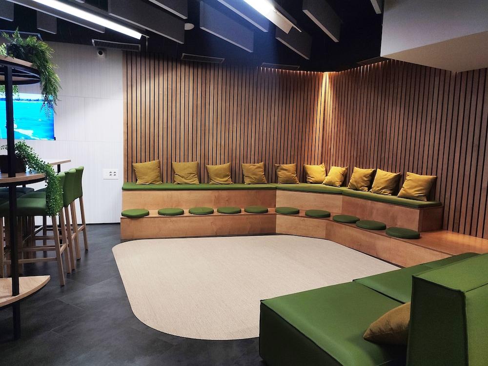 Twentytú Hightech Hostel