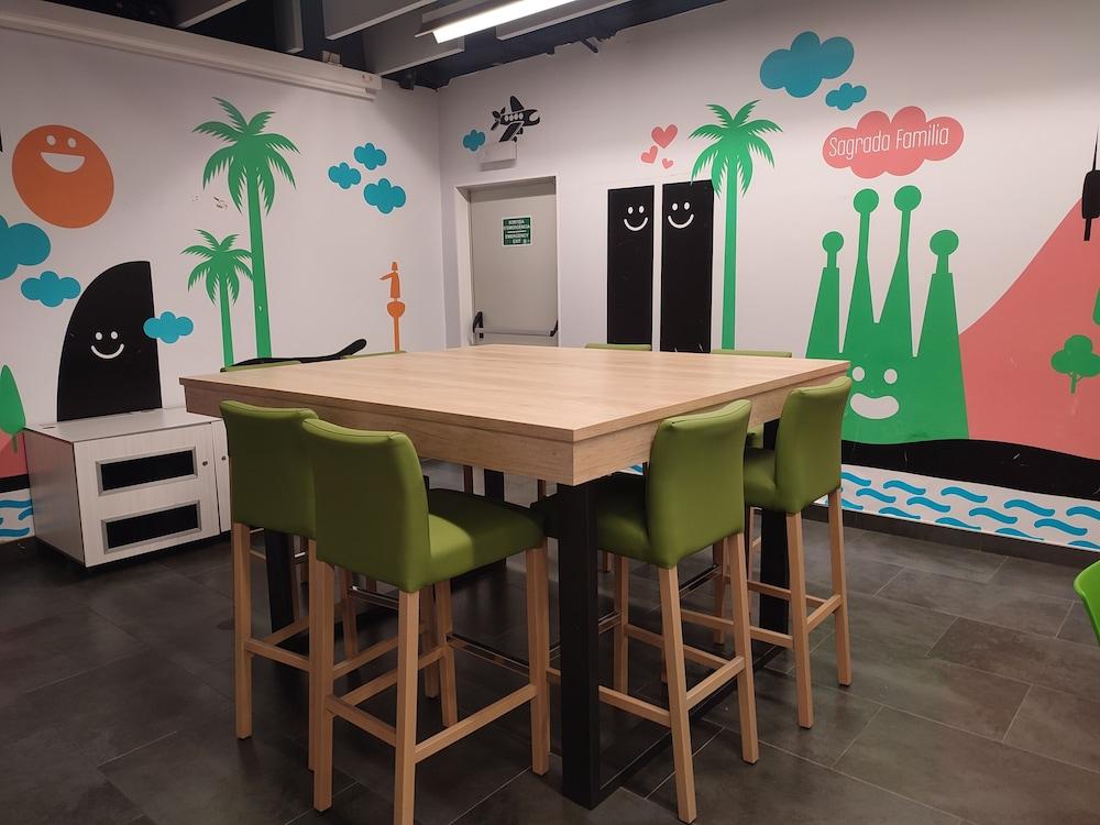 Twentytú Hightech Hostel