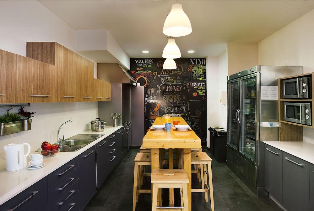 Twentytú Hightech Hostel