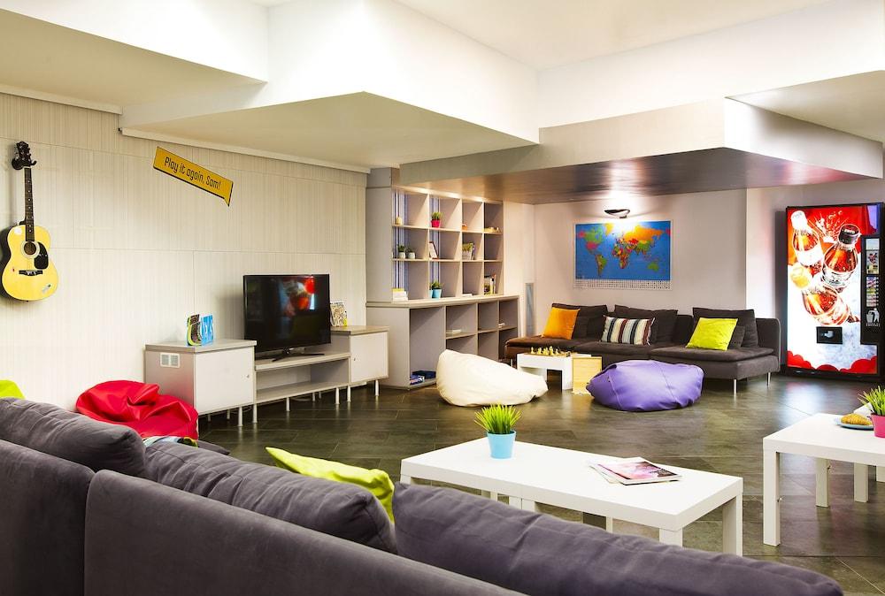 Twentytú Hightech Hostel