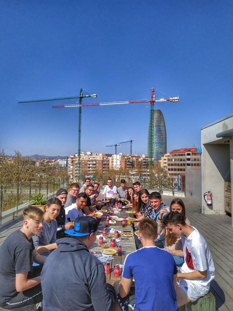 Twentytú Hightech Hostel