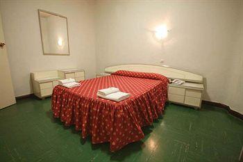Hostal Continental Gran Via 44