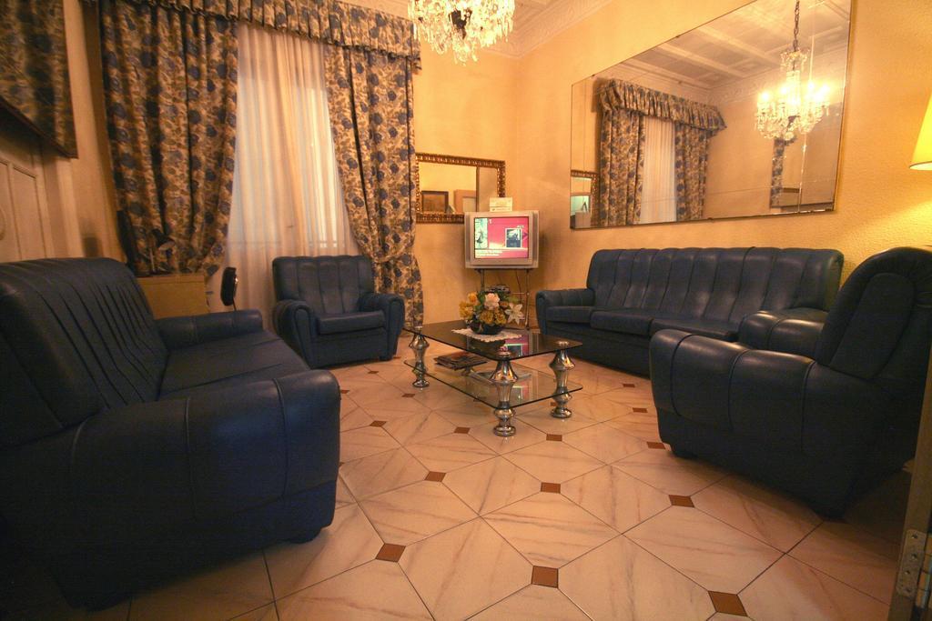 Hostal Continental Gran Via 44