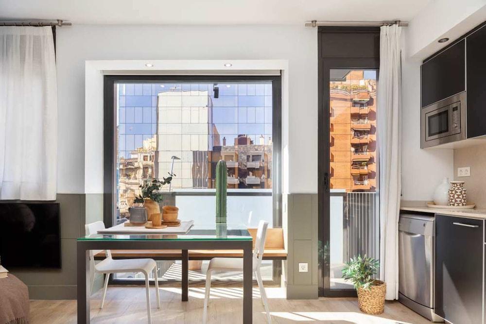Enjoybcn Patio De Gala Apartments