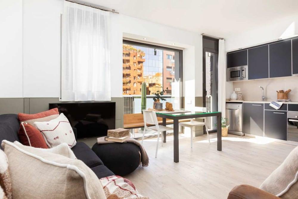 Enjoybcn Patio De Gala Apartments