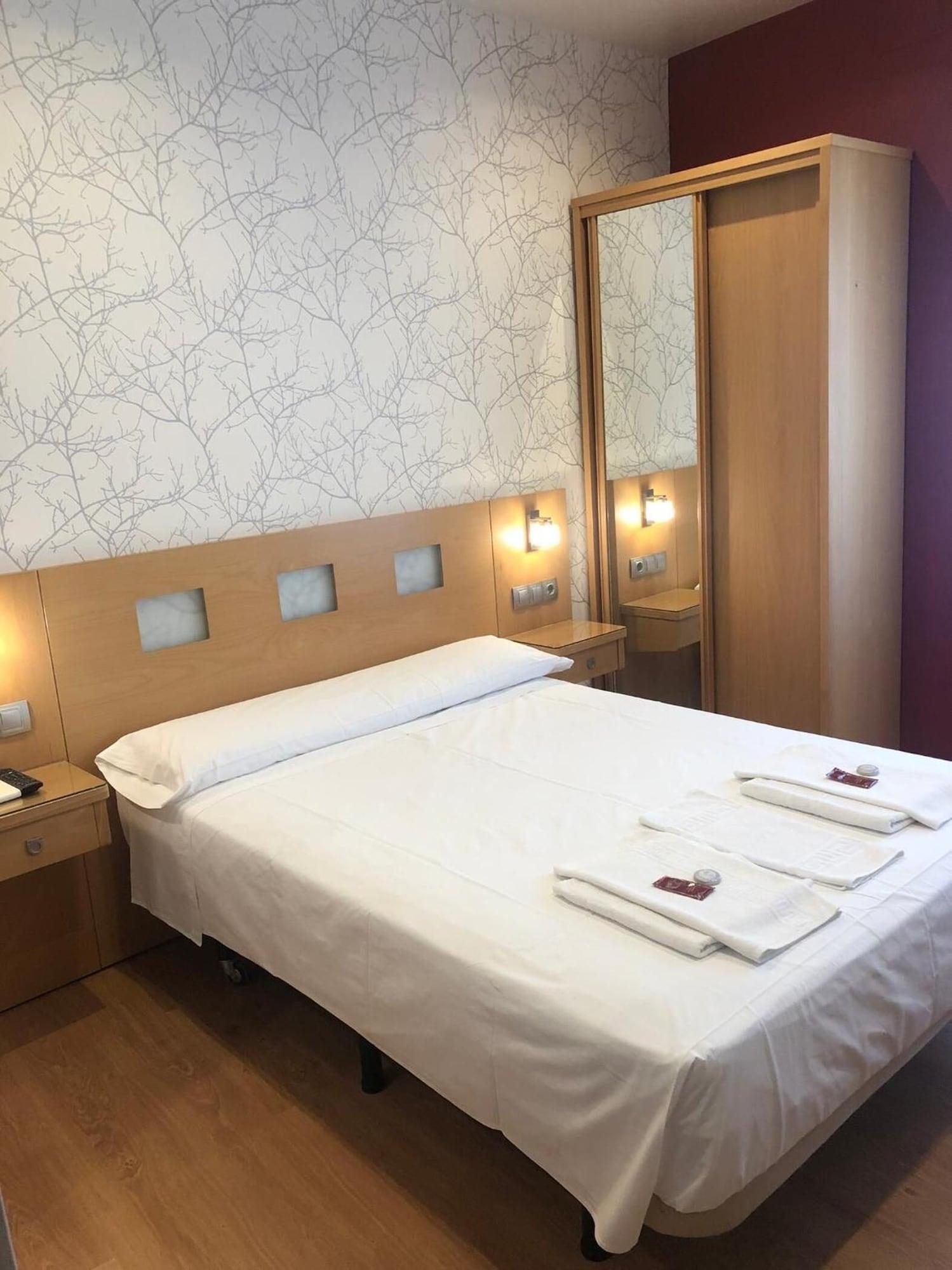 Hostal Abami Ii