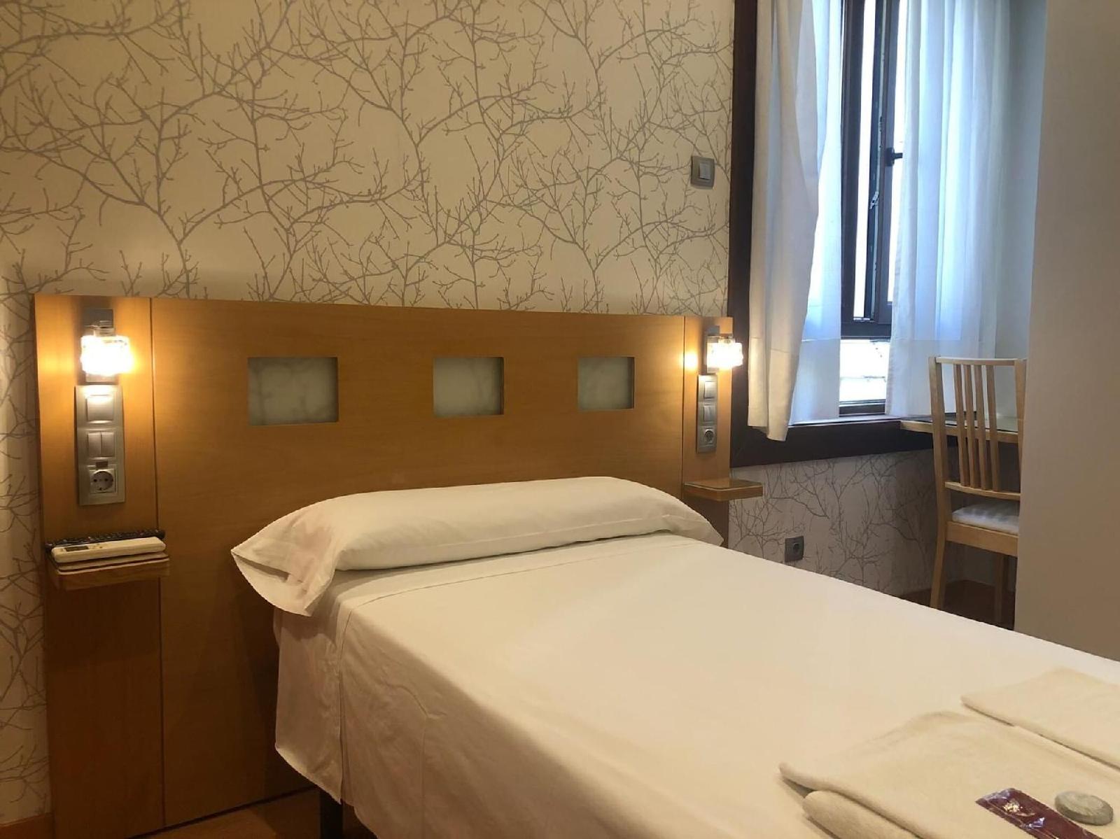 Hostal Abami Ii