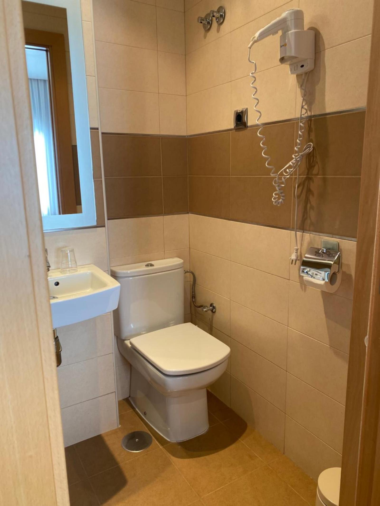 Hostal Abami Ii