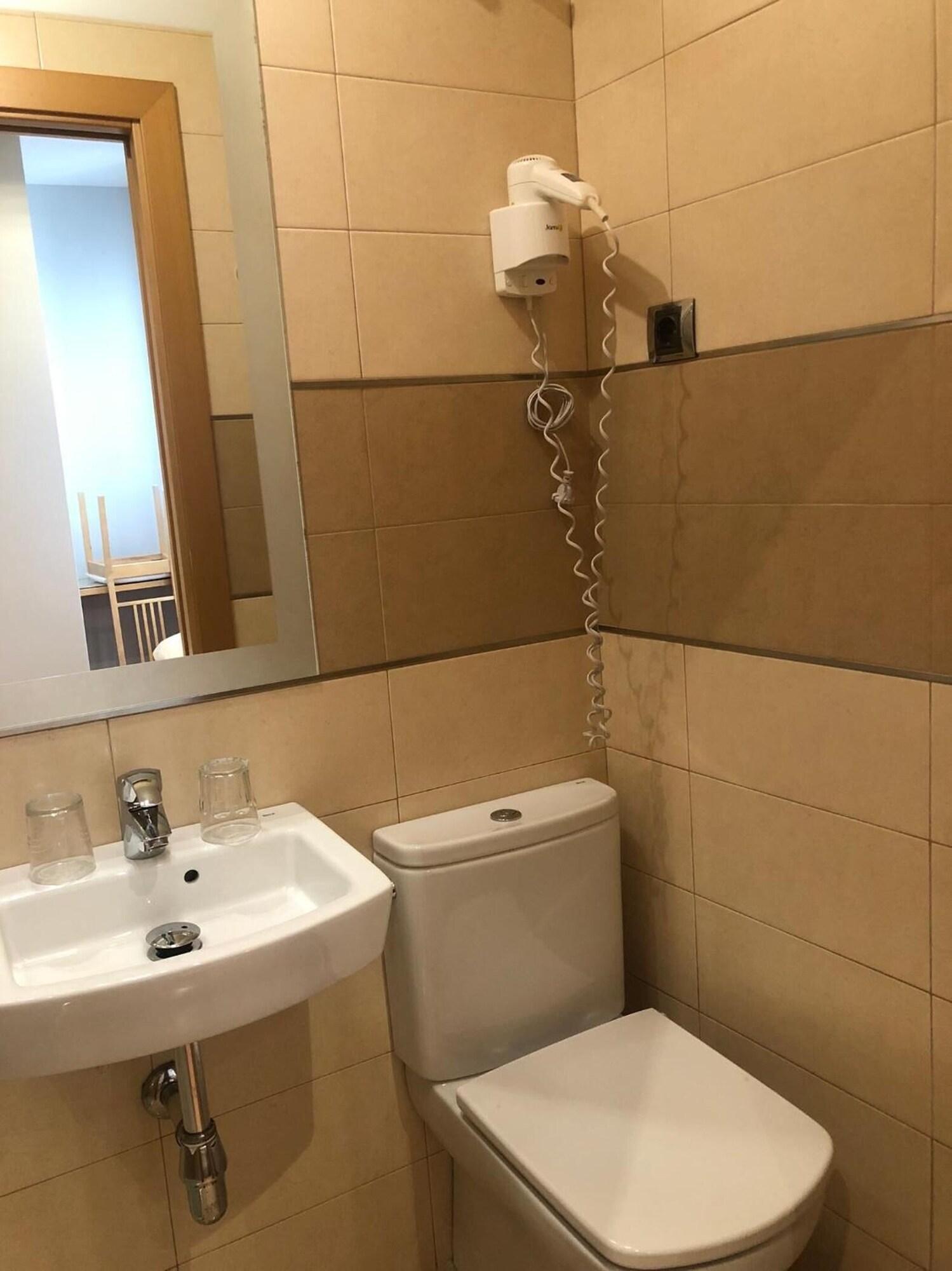 Hostal Abami Ii