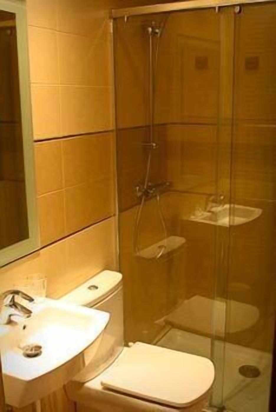 Hostal Abami Ii