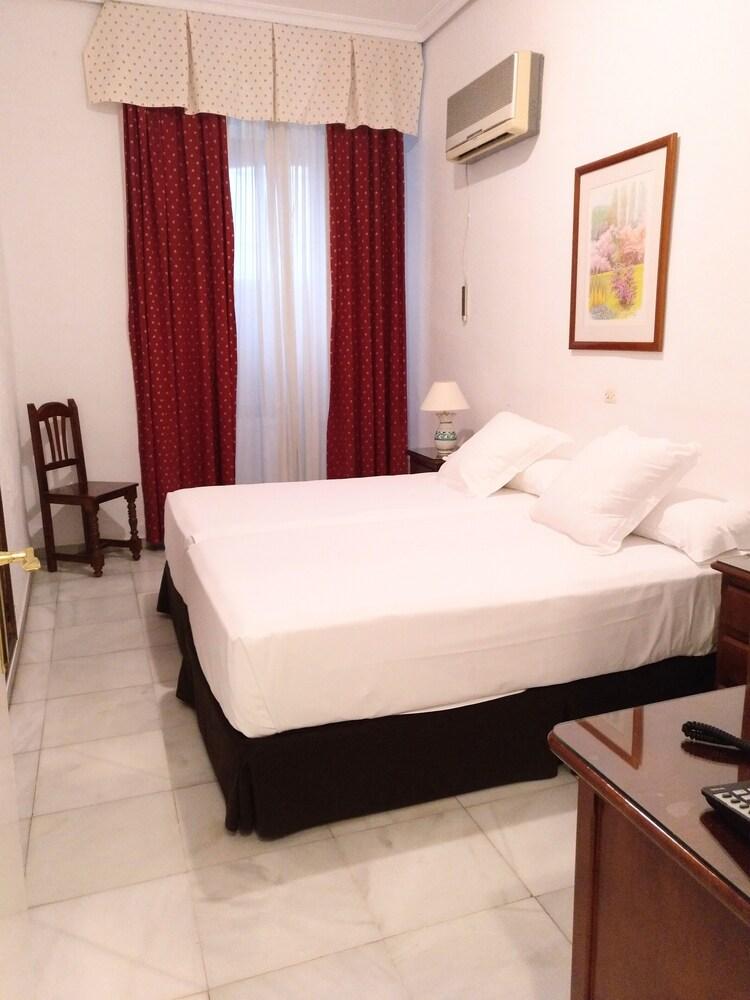 Hotel Simón