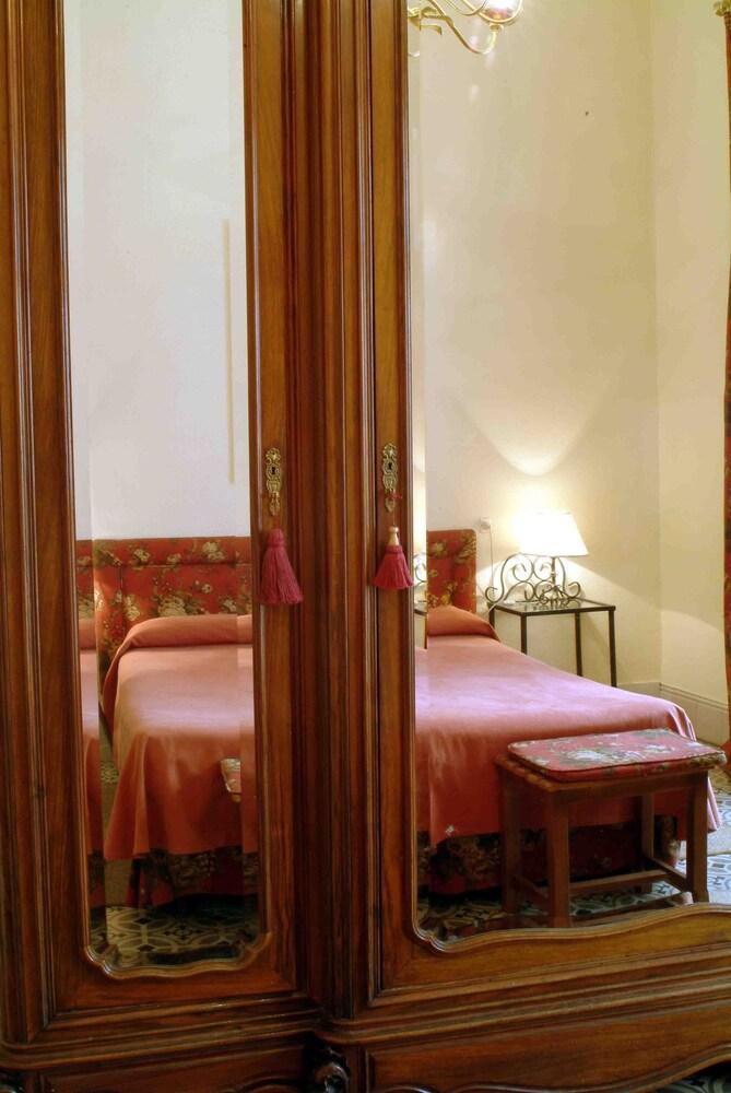 Hotel Simón