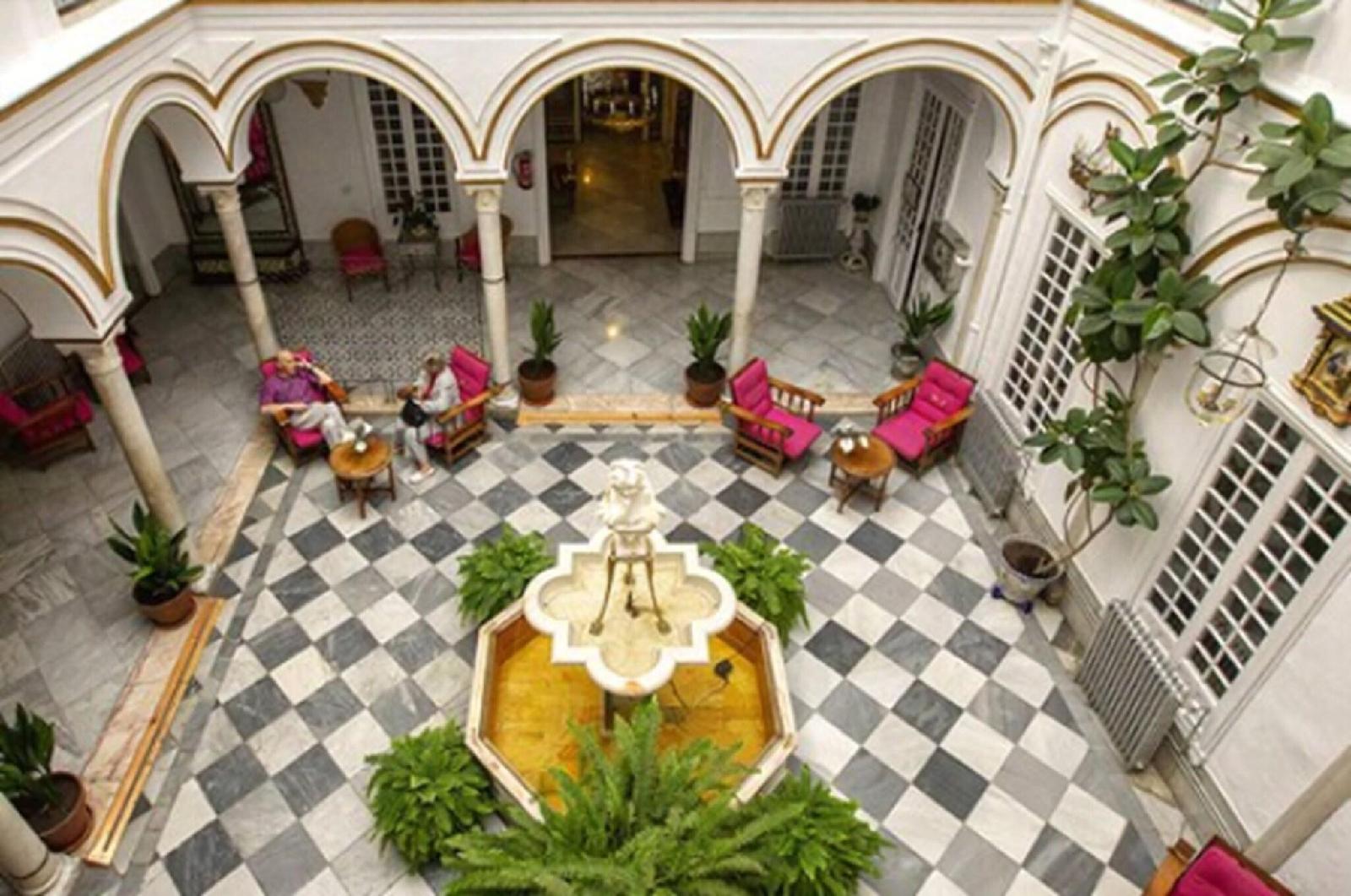 Hotel Simón