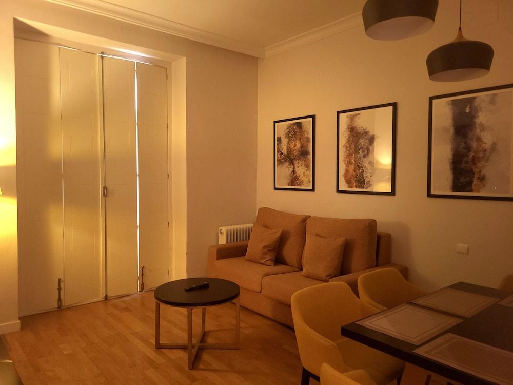 TGH Gran Vía Apartments