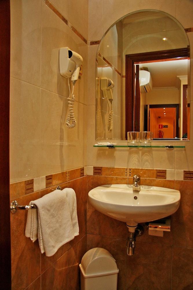 Hostal Victoria Ii