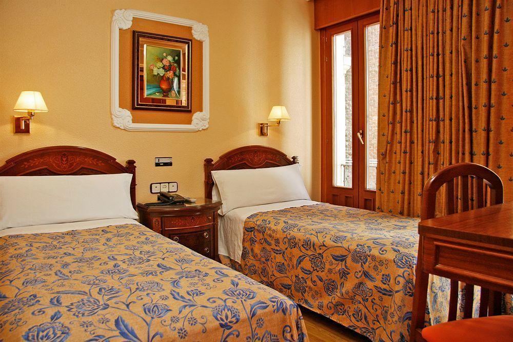 Hostal Victoria Iii