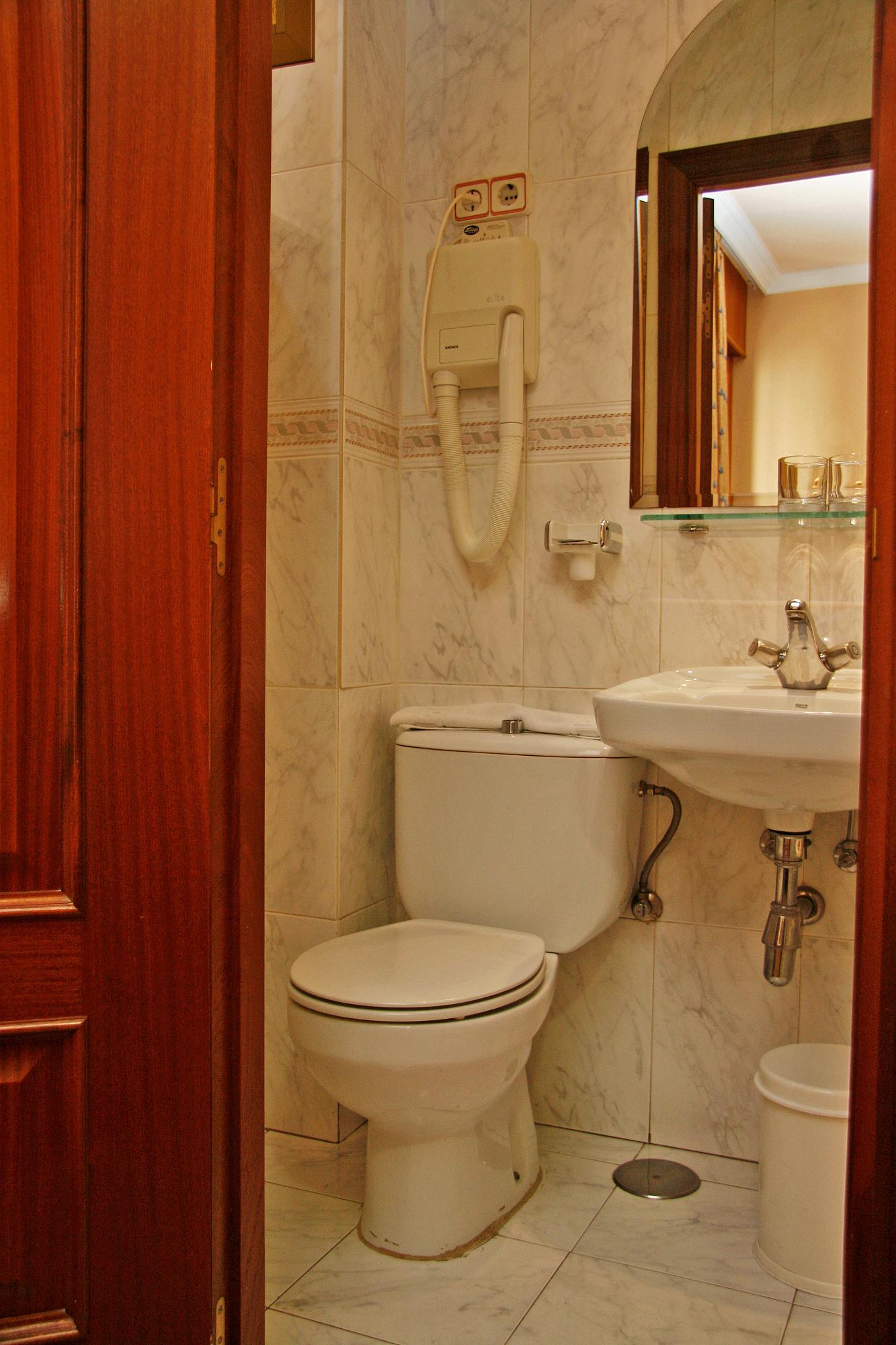 Hostal Victoria Iii