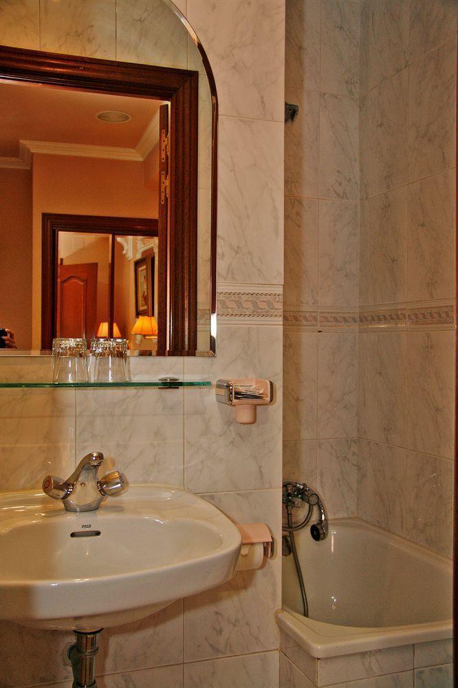 Hostal Victoria Iii