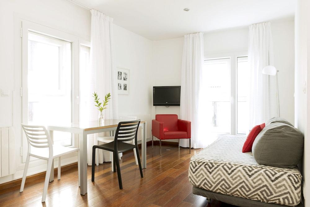Apartamentos Turísticos Sabinas El Pilar