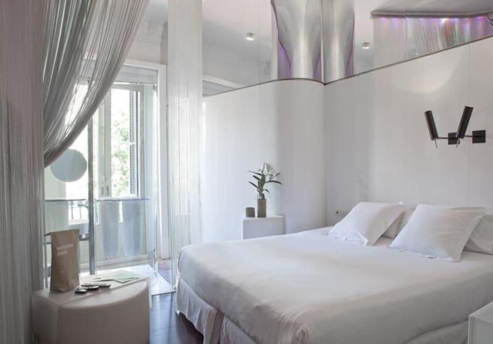 Chic & Basic Born Boutique Hotel