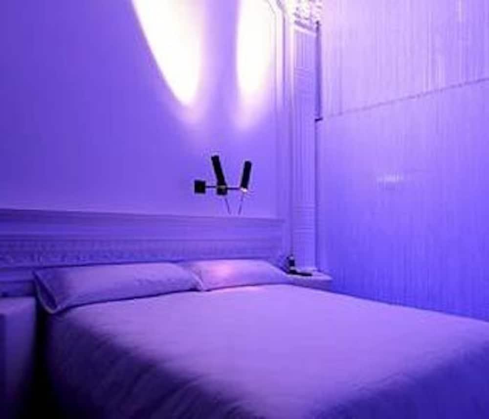 Chic & Basic Born Boutique Hotel