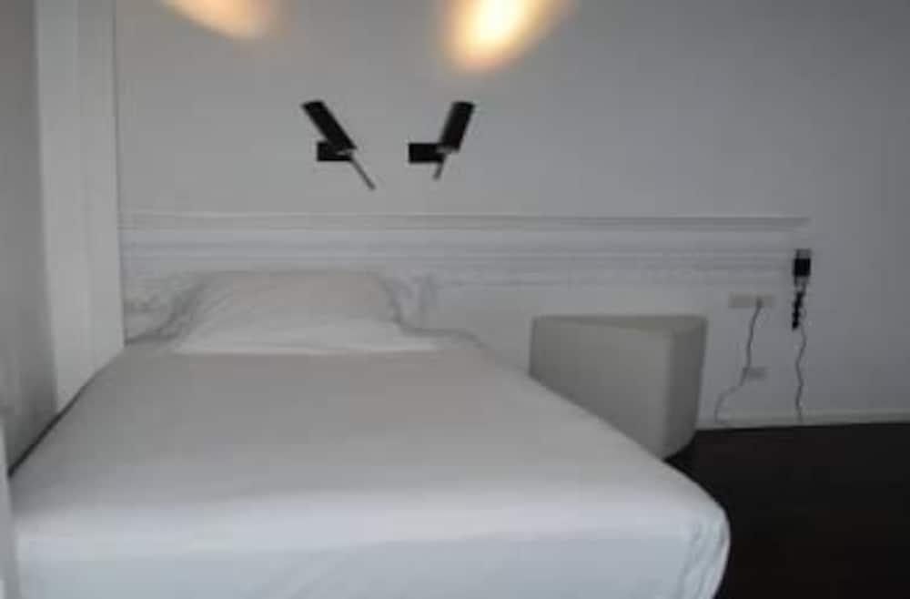 Chic & Basic Born Boutique Hotel