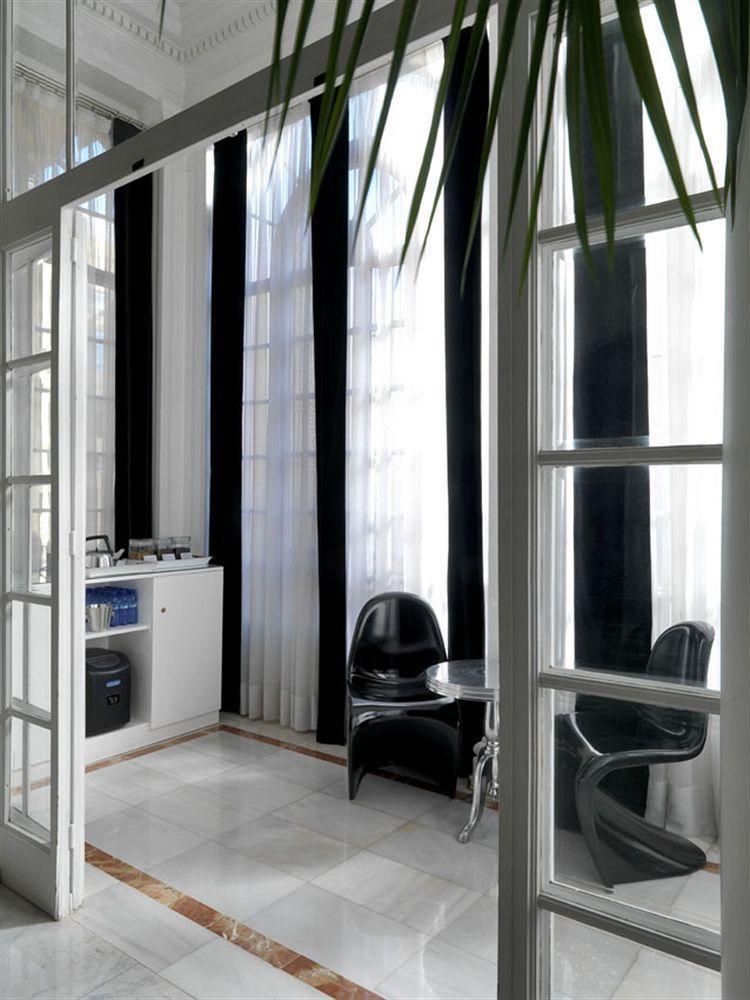 Chic & Basic Born Boutique Hotel